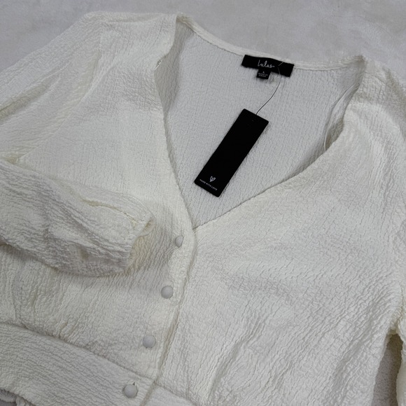 Lulus Tops - Lulus White Textured Long Sleeve Button Front Crop Top V-Neck Smocked Hem Large‎
